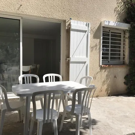 2 Et Jardin A - Le Lavandou Appartement *